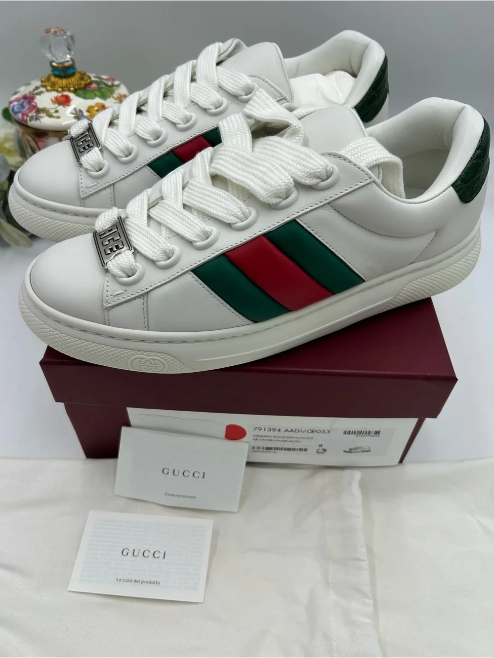 Men's Gucci ACE size 8 fits 9 US Leather sneakers with Green & Red Web Stripe